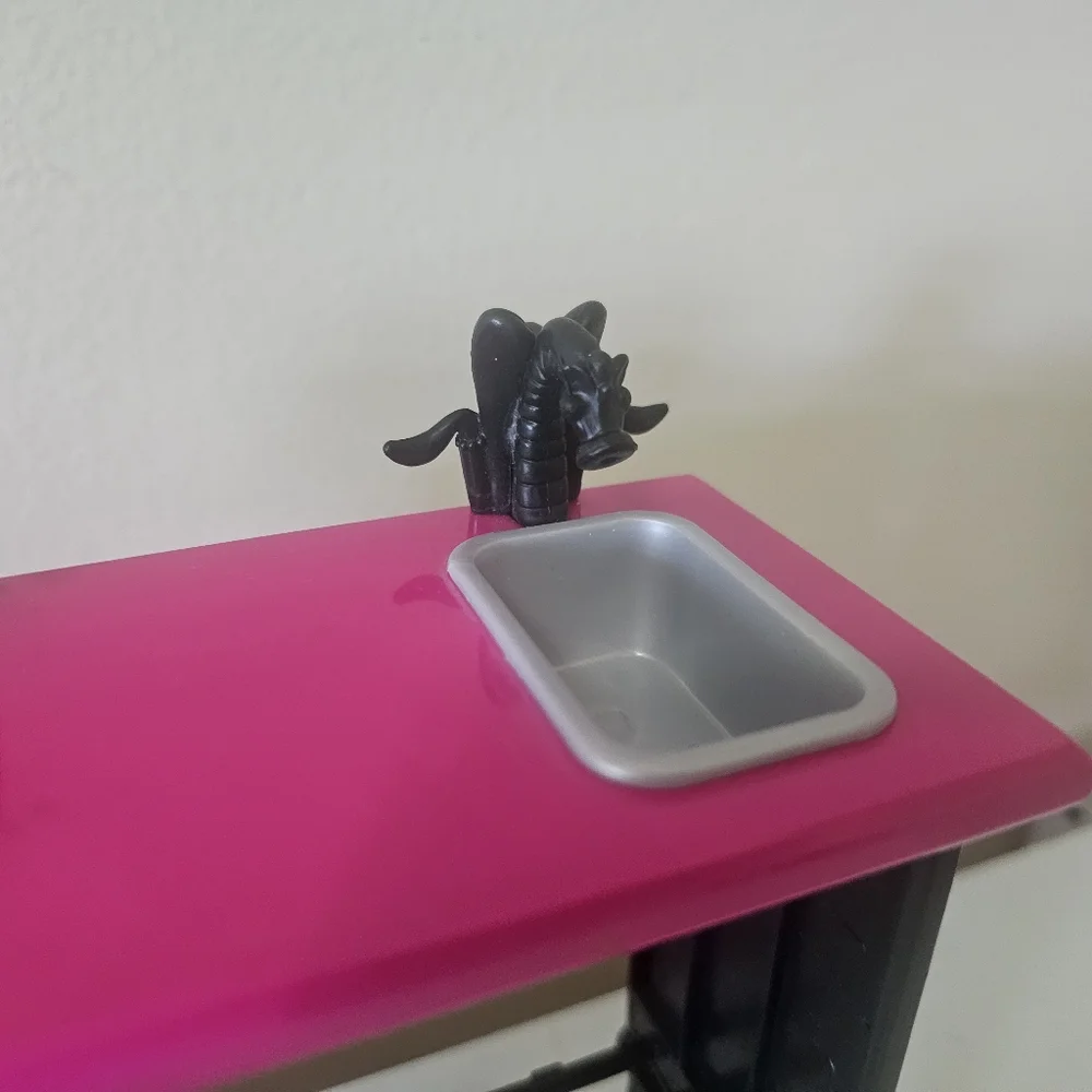 ☠ Monster High Home Ick Coffin Kitchen Sink, Oven and Stove. - Picture 2 of 9